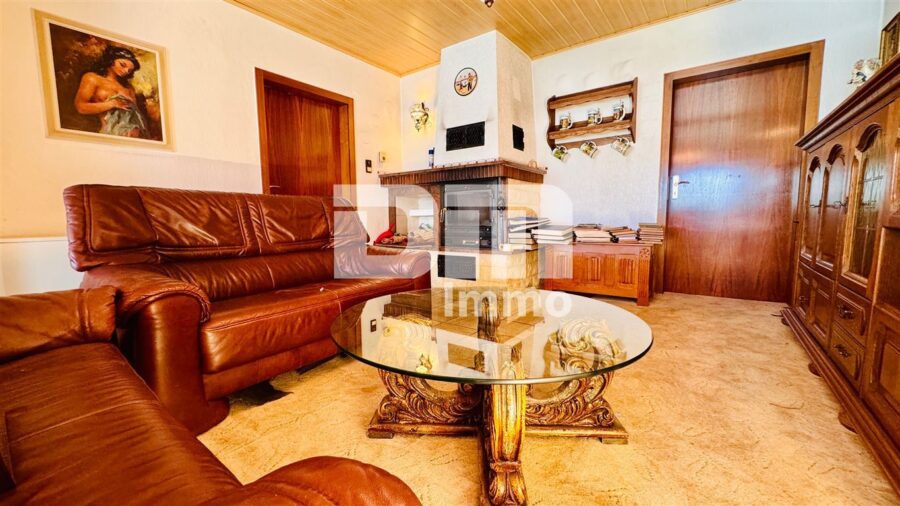 1- 2 Familienhaus mit umfangreichen Nutzflächen und großem Grundstück in idyllischer Ortsrandlage - EG Wohn / Esszimmer / Kamin / Zugang Wintergarten